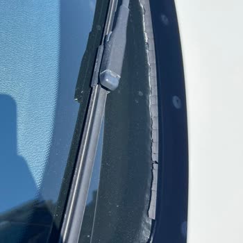 BMW 320i Ön Cam Fitilinde Beklenmedik Kopma Sorunu Yaşadım