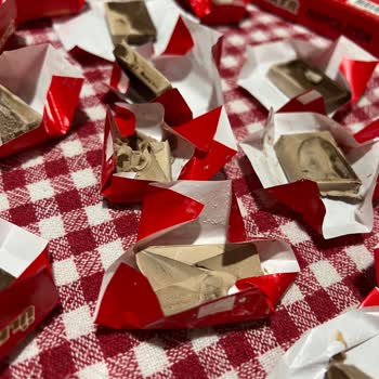 Tarihi Geçmemiş Ülker Napoliten Çikolatalar Bozuk Çıktı, Sağlık Riski Oluştu