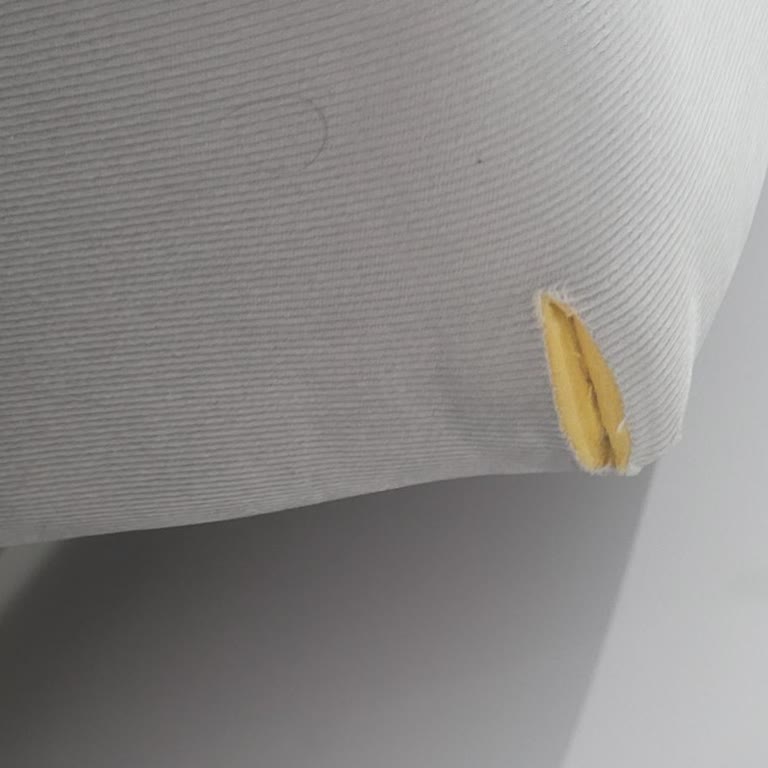 Teslim Edilen Yırtık Koltuk 9 Aydır Değiştirilmiyor, Müşteri Hizmetlerine Ulaşılamıyor