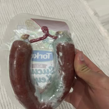 Küflü Sucuk Ve İlgisiz Mağaza Yönetimi