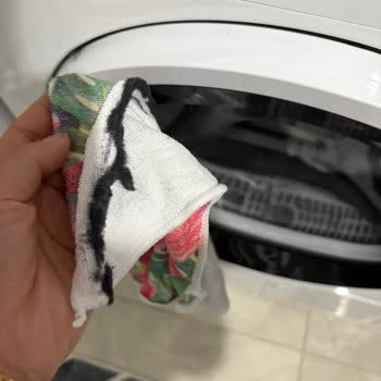 Kurutma Makinesi Dışarıya Yoğun Toz Ve Hava Veriyor