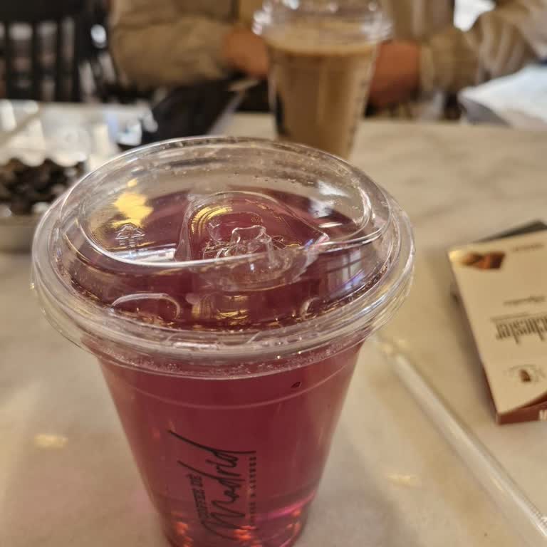 Cafe De Madrid Şubesinde Buzsuz İçecek Ve Kötü Hizmet Deneyimi