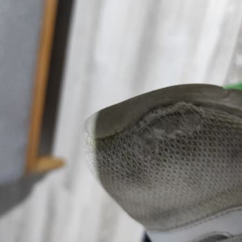 FLO Mağazasından Alınan Çocuk Spor Ayakkabılarında Kısa Sürede Yırtılma Ve Deforme