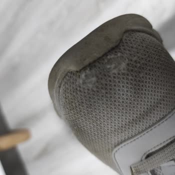 FLO Mağazasından Alınan Çocuk Spor Ayakkabılarında Kısa Sürede Yırtılma Ve Deforme