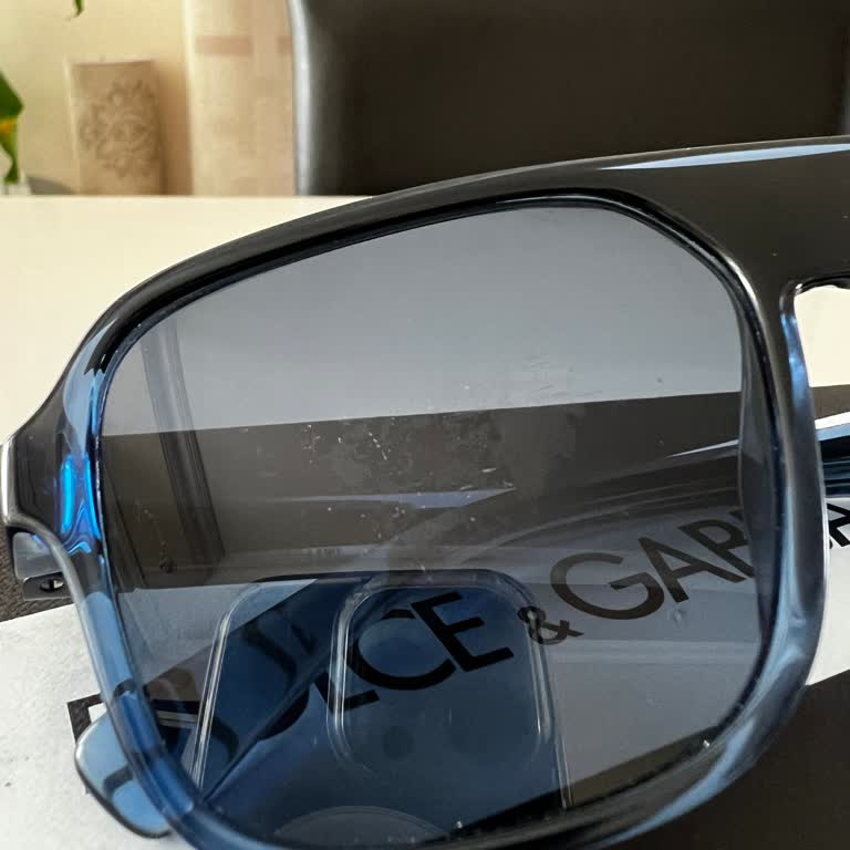 Dolce & Gabbana Güneş Gözlüğümde Soyulma Ve Çizik Sorunu Yaşadım