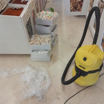 Yerde Sergilenen Lokumlar Hijyen Endişesi Yarattı