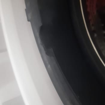 Bosch Çamaşır Makinesinde Garanti Kapsamında Olmayan Kapak Lastiği Sorunu