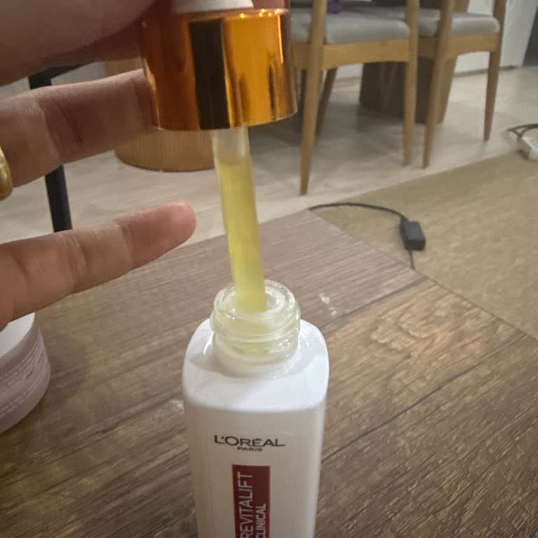 I Bought L'Oréal Paris Vitamin C Serum and It Was Already Oxidized and Unusable