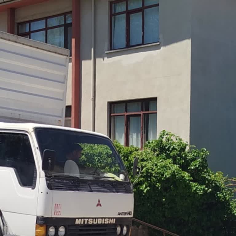 Kargo Görevlisinin Okul Bahçesinde Sergilediği Kaba Davranış Mağduriyet Yarattı