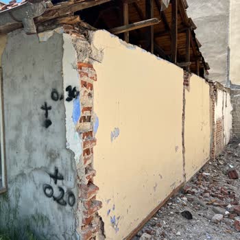 Osmangazi Belediyesi Atıl Bina Güvenliğimizi Tehdit Ediyor!