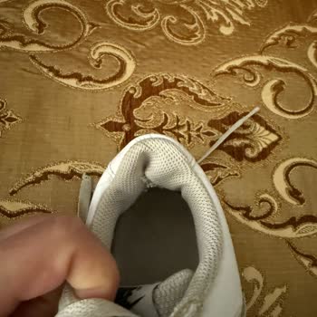 Nike Air Force Ayakkabı Kısa Sürede Yıprandı, Kullanıcı Hatası Denilerek Sorun Çözümsüz Bırakıldı