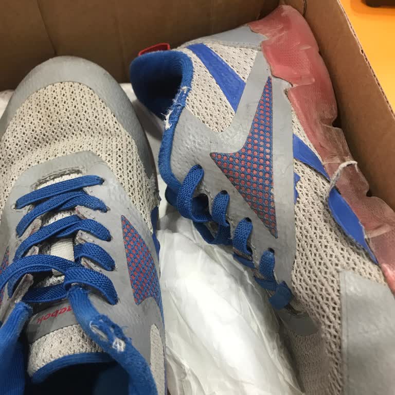 Reebok Çocuk Ayakkabısı 2 Ayda Yırtıldı, Değişim Yapılmıyor