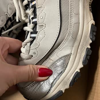 I Experienced Sole Separation on My Skechers D’LITES Vintage Vision After Just Months