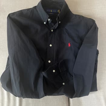 Problema de decoloración en camisa negra comprada en Ralph Lauren