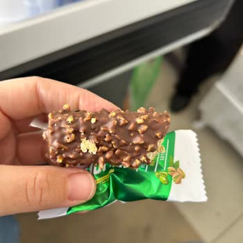 Aldığım Ürünün İçinden Hasarlı Ve Yenmiş Atıştırmalık Çıktı