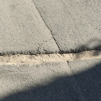 Pendik Esenyalı'da Tehlikeli Çukur Ve Bozuk Yol Sorunu