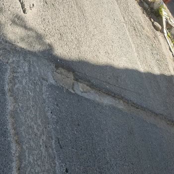 Pendik Esenyalı'da Tehlikeli Çukur Ve Bozuk Yol Sorunu