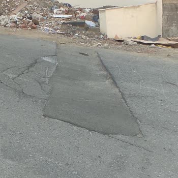 Pendik Esenyalı'da Tehlikeli Çukur Ve Bozuk Yol Sorunu