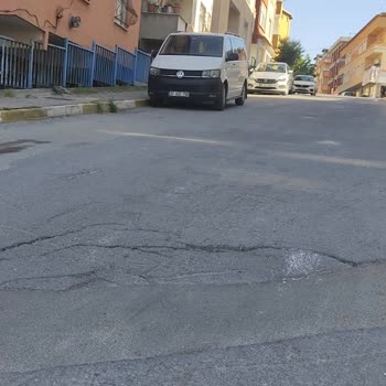 Pendik Esenyalı'da Tehlikeli Çukur Ve Bozuk Yol Sorunu