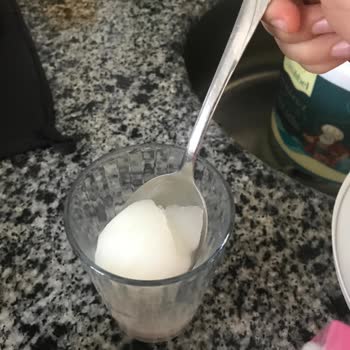 Çilekli Sütün İçinden Buz Çıkması Nedeniyle İçememek