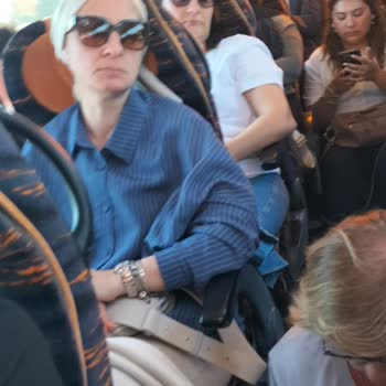 Alaçatı Otobüslerinde Festival Dönemi Ayakta Yolculuk Çilesi