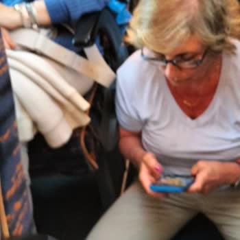 Alaçatı Otobüslerinde Festival Dönemi Ayakta Yolculuk Çilesi