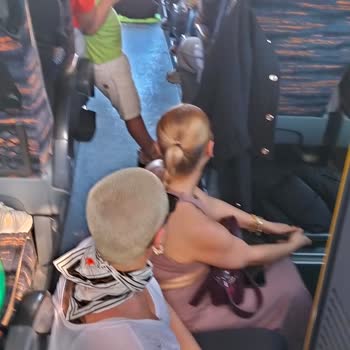 Alaçatı Otobüslerinde Festival Dönemi Ayakta Yolculuk Çilesi