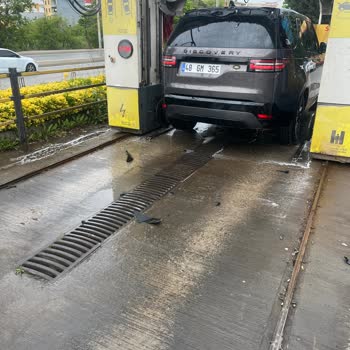 Shell Tuzla İstasyonunda Araç Yıkama Makinesi Rüzgarlık Parçasını Kırdı, Sorun Çözülmüyor