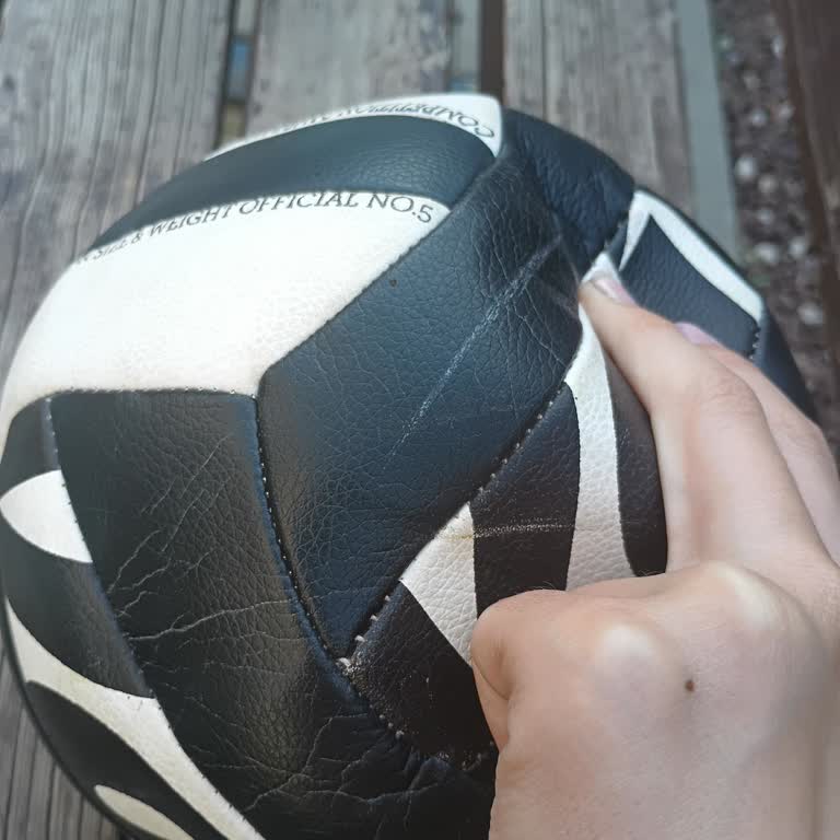 Yeni Alınan Voleybol Topu Kısa Sürede Patladı