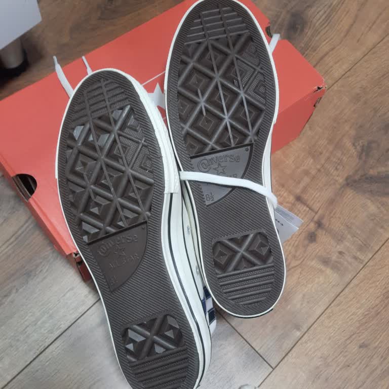 Converse Siparişimde İki Sağ Ayakkabı Geldi Sol Tek Yok Değişim Yapılmıyor