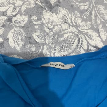 Yeni Alınan Tişörtte Kısa Sürede Oluşan Delikler Şaşırttı