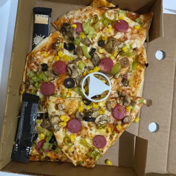 Pizzalar Pide Kutusunda Ve Hamuru Pişmemiş Geldi