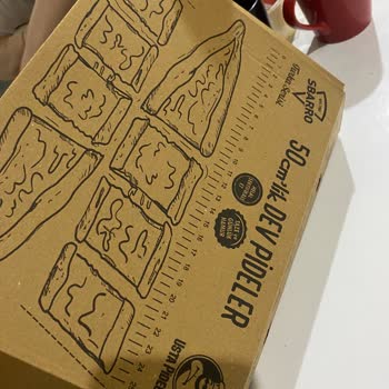 Pizzalar Pide Kutusunda Ve Hamuru Pişmemiş Geldi
