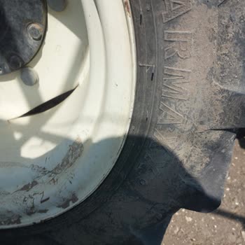 Sıfır Traktörün Lastikleri İki Yılda Çatladı Çözüm Bekliyorum