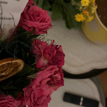 Anneler Günü İçin Sipariş Edilen Çiçekler Solmuş Ve Eski Geldi, Sorunum Çözülmedi