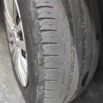 Europcar Kirli Ve Güvenli Olmayan Araç, İlgisiz Firma Yaklaşımı