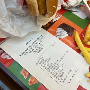 Burger King Tavuk Burgerde Mavi Plastik Parça Şoku