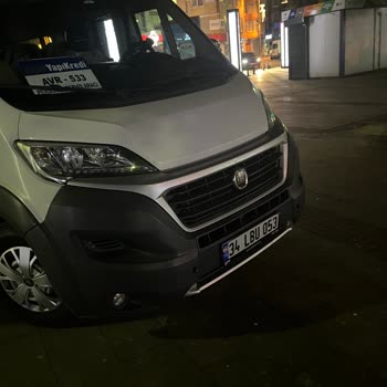 Yapı Kredi Personel Servisinin Kaldırıma Park Etmesi Mağduriyet Yaratıyor