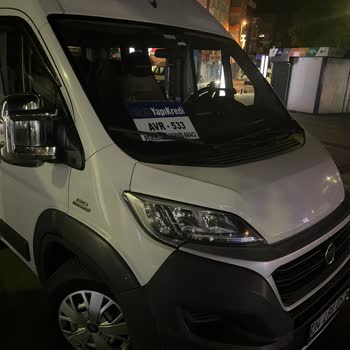 Yapı Kredi Personel Servisinin Kaldırıma Park Etmesi Mağduriyet Yaratıyor