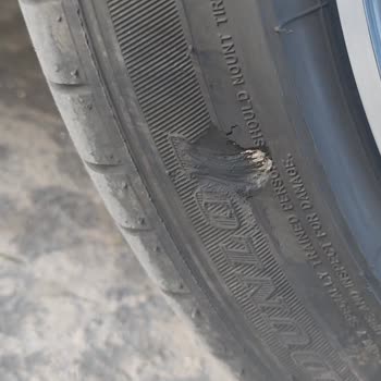 Dunlop Lastik Yeni Aracımın Lastiği Kısa Sürede Zarar Gördü