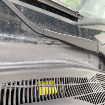 Peugeot Araçta Ön Cam Fitil Çürümesi Ve Mağduriyetin Giderilmemesi