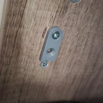 Ayakkabılığın Plastik Parçaları Kırıldı, Yedek Parça Bulunamıyor