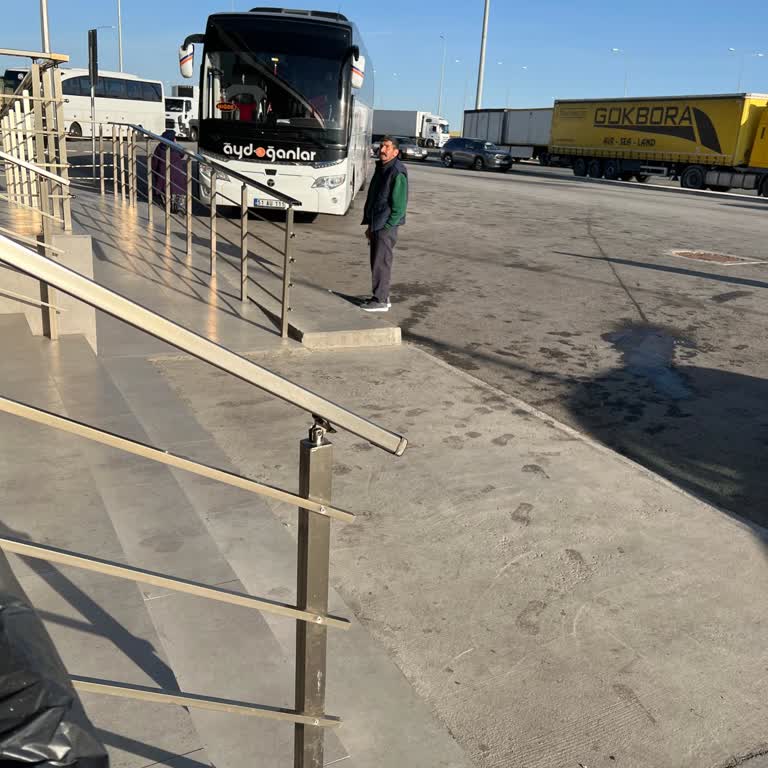 Geciken Ulaşım Ve Kaba Muavin Davranışı