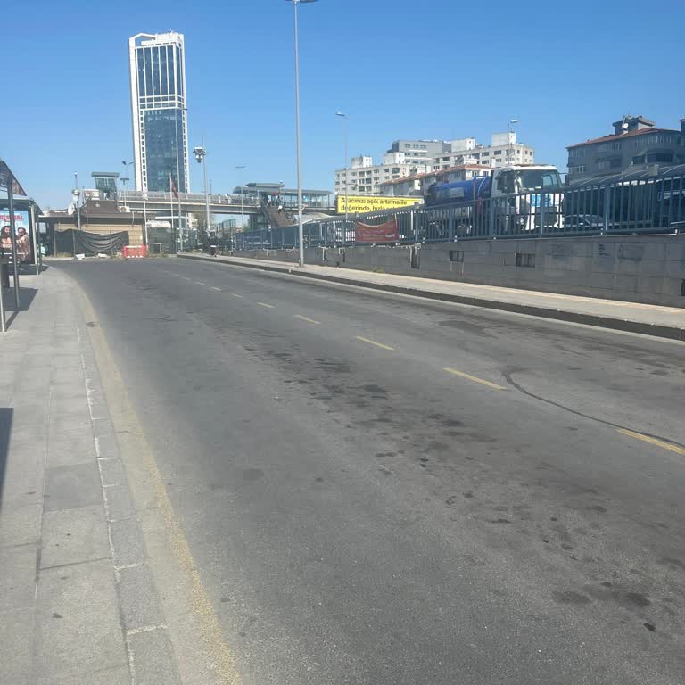 32M Otobüslerinin Zamanında Gelmemesi Ve İETT Personelinin İlgisizliği