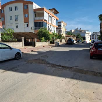 Kazı Sonrası Çukurun Uzun Süre Kapatılmaması Araçlara Zarar Veriyor