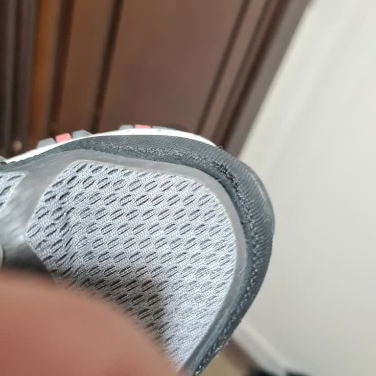 Kısa Sürede Dikişleri Atan Ayakkabı Ve İade Sorunu