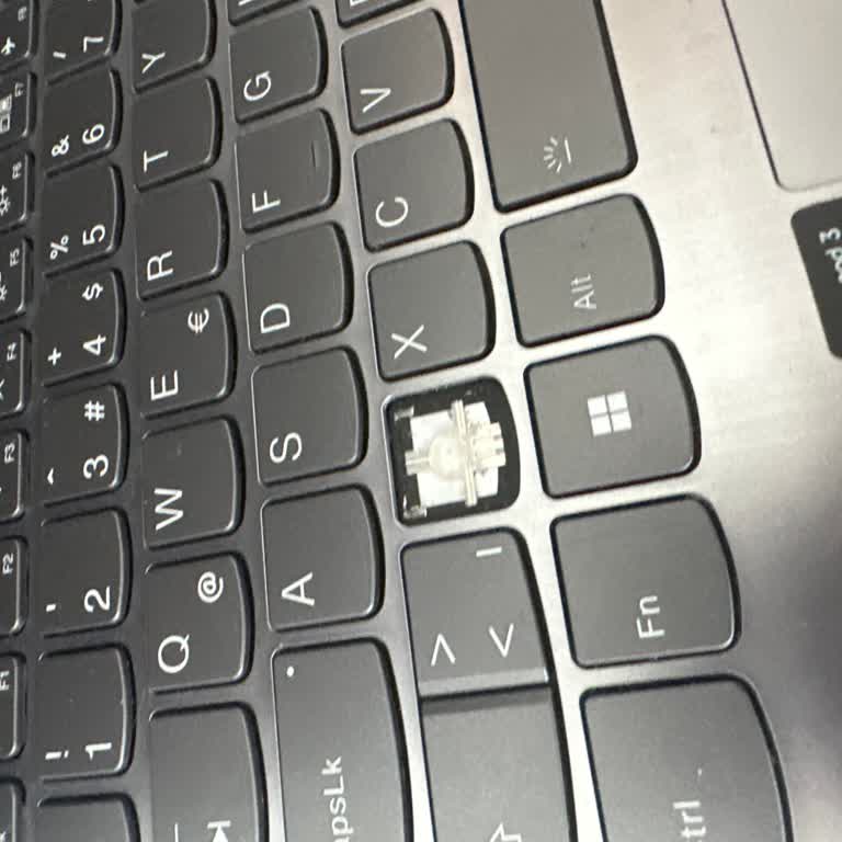 Lenovo Laptopumun Tuşları Garantisi Devam Ederken Düştü