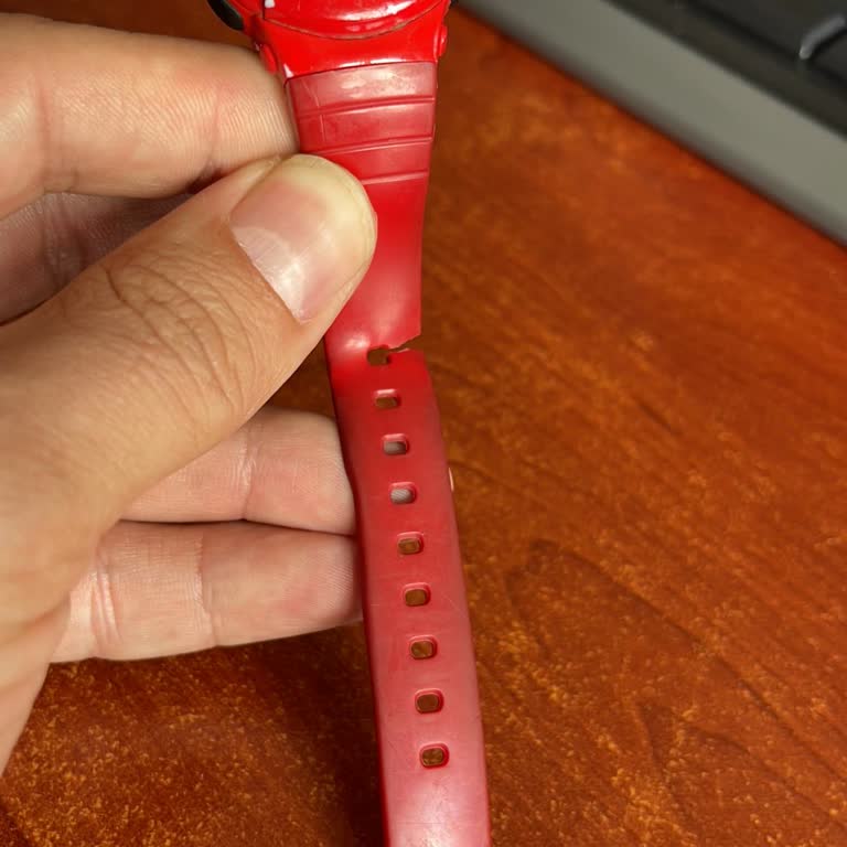 Hızlı Saat Garanti Süresi Dolmadan Zarar Gören Saat Kordonu İçin Yedek Parça Ve Destek Sağlanmıyor