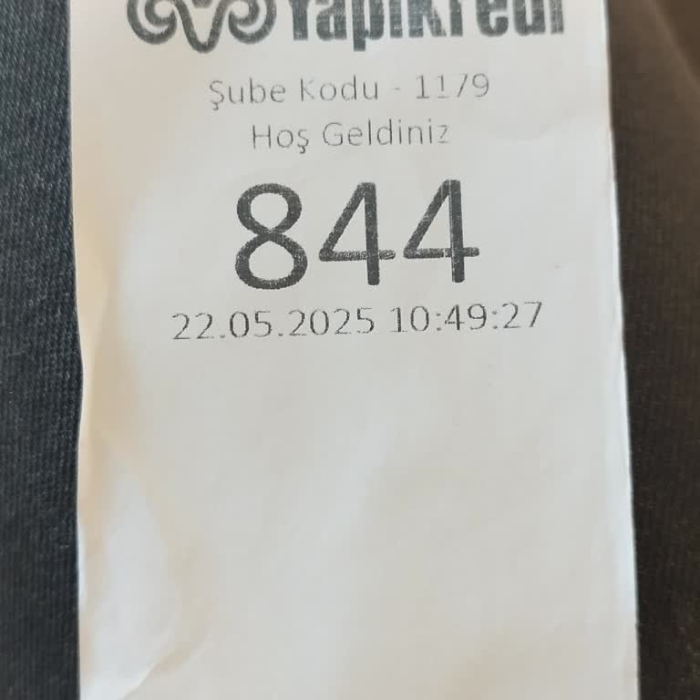 Yaşlı Annemle Bankada Uzun Süre Adaletsiz Sıra Beklemek Zorunda Kaldık