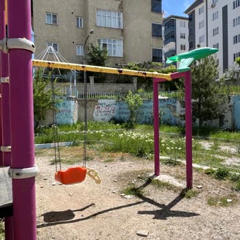 Fatih Parkında Güvenlik Ve Temizlik Sorunu Çocuklar Tehlikede